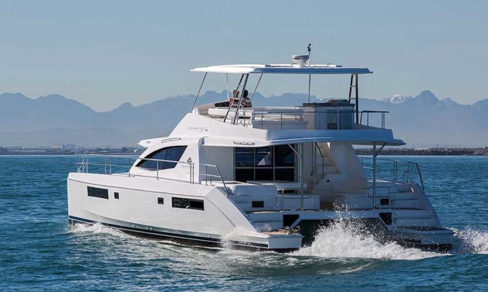 Charter 51' Power Catamaran in Phuket, Thailand - Imagen 2
